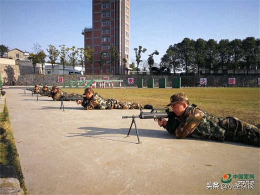 95式5.8mm轻机枪:解放军/武警部队班用制式轻机枪配75发弹鼓