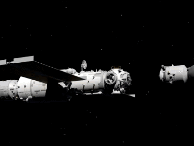 神舟十二号放射升起 舱内绘面曝光：3位航天员稳当招手 比OK手势