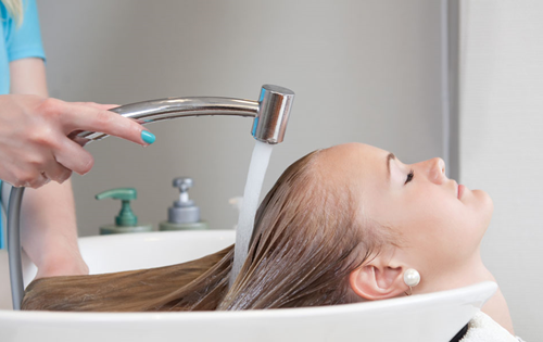 醋可以洗头发怎么用,怎么白醋洗头发干净图5