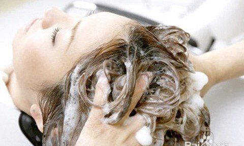醋可以洗头发怎么用,怎么白醋洗头发干净图1