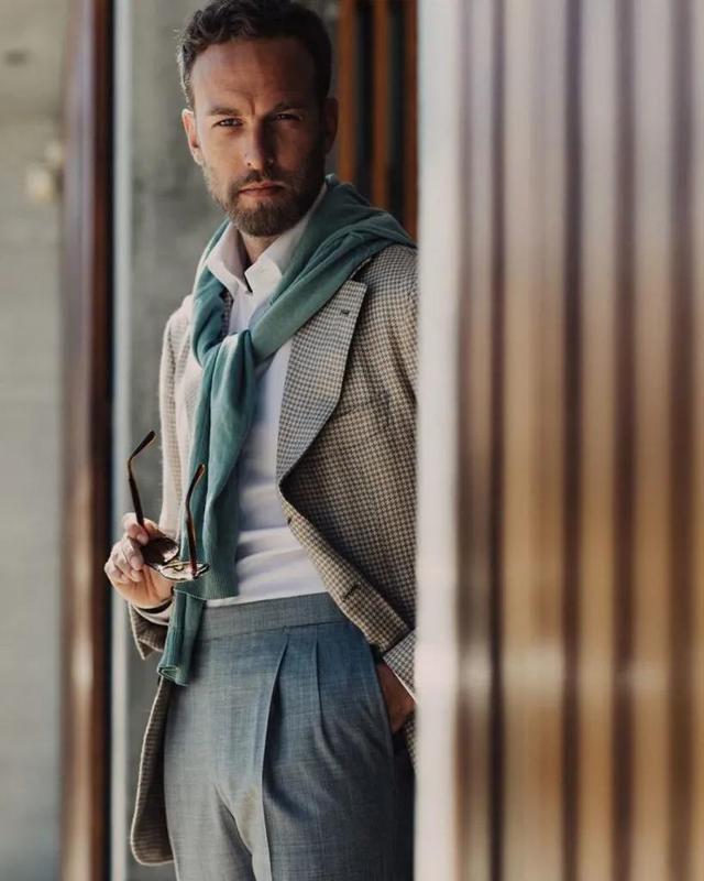 美式复古oversize穿搭男生冬季（AndreasWeinas万千绅男心目中的北欧穿搭典范）(14)