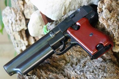 ​解放军第一种世界级微声手枪：酷似92式的06式微声手枪