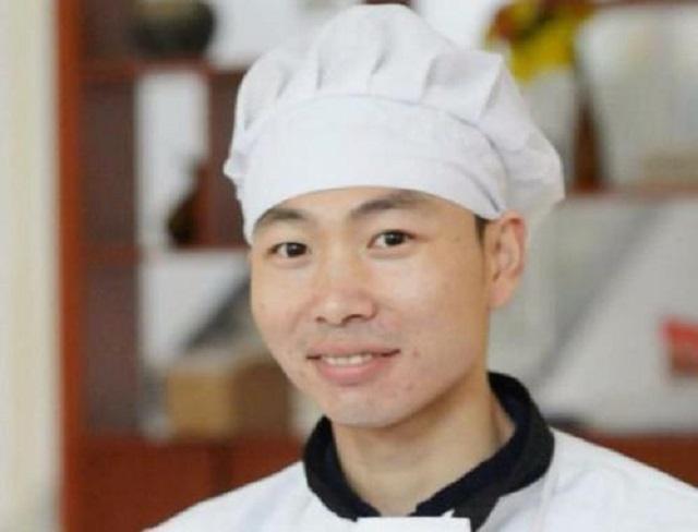 一夜爆红的拉面哥,甩掉老板当主播、娶富豪女粉丝,如今成这样