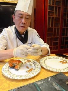 ​怎么吃大闸蟹(第一次吃大闸蟹怎么吃)