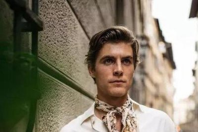 ​男士长丝巾的十种系法