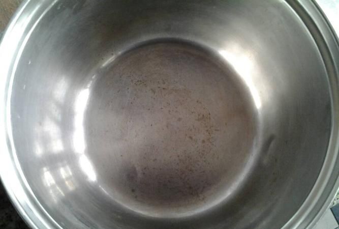 不锈钢水壶烧干烧黑了还能用吗