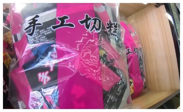 外地人惧怕的切糕,在新疆本地只要60元一斤,网友却称“伤不起”