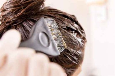 ​染发剂怎么用最好（染发剂的正确使用方法步骤顺序）