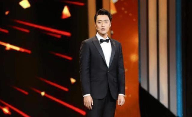 因拍戏弄瞎眼睛,曾经抑郁自杀失败两次,今以女装亮相成流量王