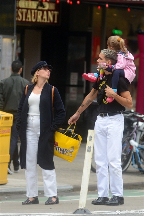 死侍变成前前夫!“黑寡妇”斯嘉丽与二婚丈夫离婚