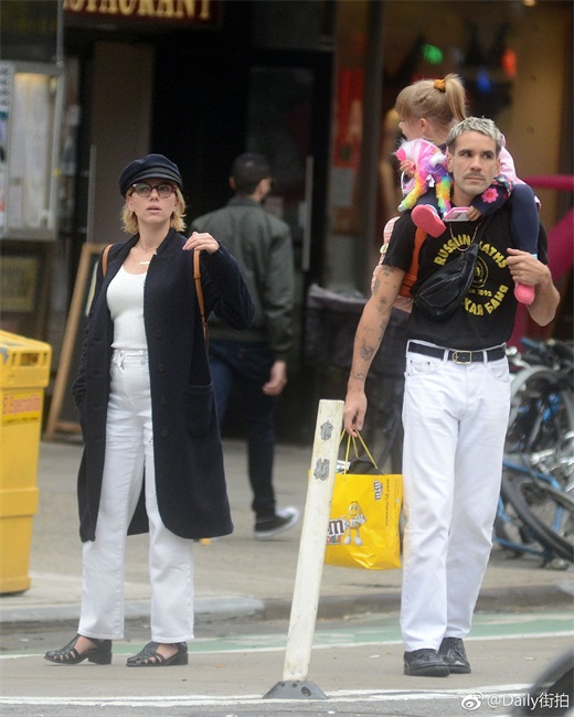 死侍变成前前夫!“黑寡妇”斯嘉丽与二婚丈夫离婚