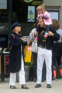 ​死侍变成前前夫！“黑寡妇”斯嘉丽与二婚丈夫离婚