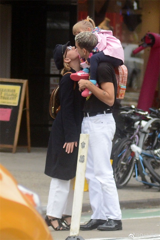 死侍变成前前夫!“黑寡妇”斯嘉丽与二婚丈夫离婚