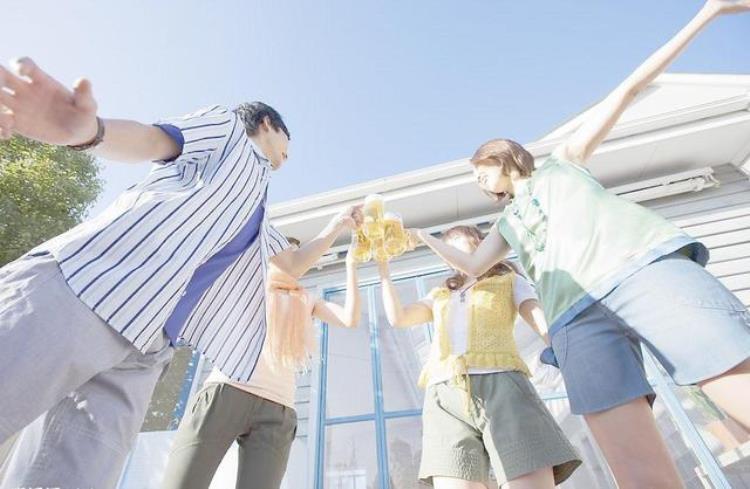 当红女演员李艾佳家中猝死原因不是患癌症而是太劳累真惋惜