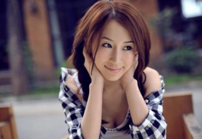 ​当红女演员李艾佳家中猝死原因不是患癌症而是太劳累真惋惜