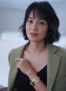 ​朱丹晒女儿“薰衣草”画作 小小丹绘画水平获网友点赞