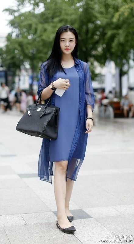 街拍杭州时尚美女，个个亭亭玉立