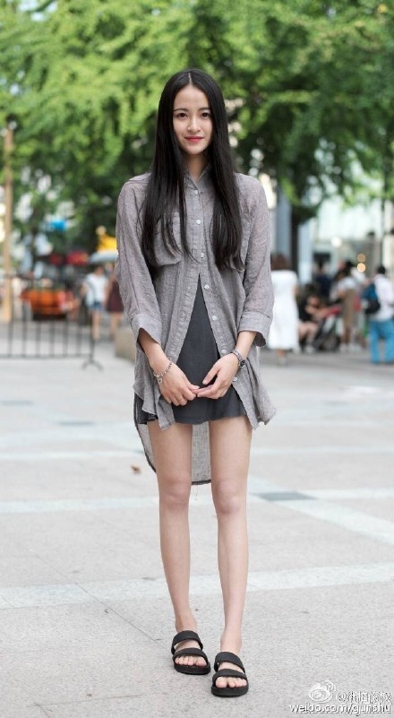 街拍杭州时尚美女，个个亭亭玉立