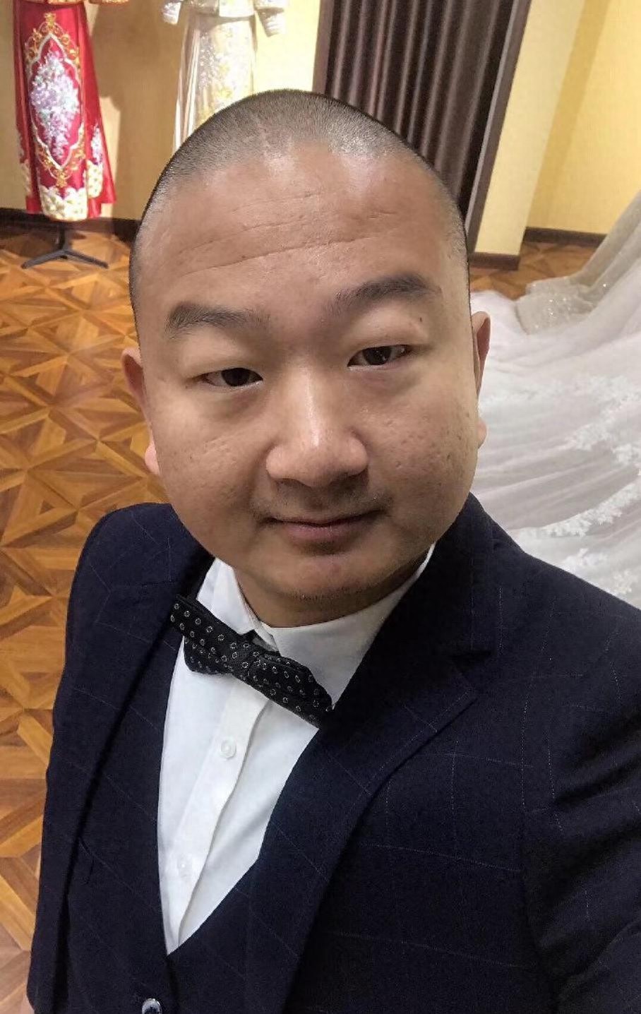 组图：网红giao哥结婚 朋友圈晒婚纱照新娘侧脸曝光