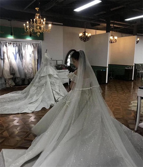 组图：网红giao哥结婚 朋友圈晒婚纱照新娘侧脸曝光