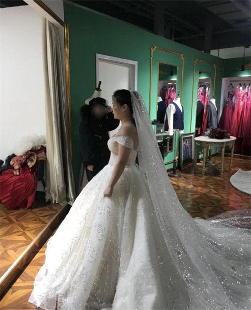 组图：网红giao哥结婚 朋友圈晒婚纱照新娘侧脸曝光