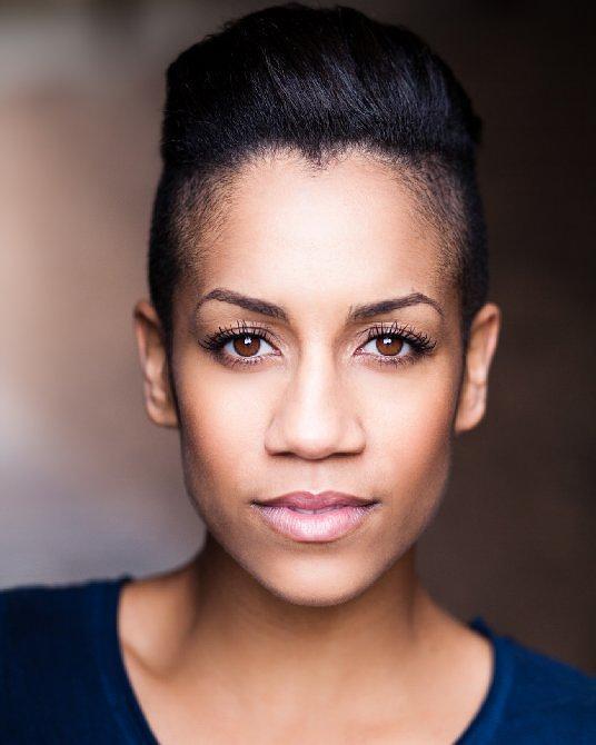 多米尼克·蒂珀个人资料写真作品