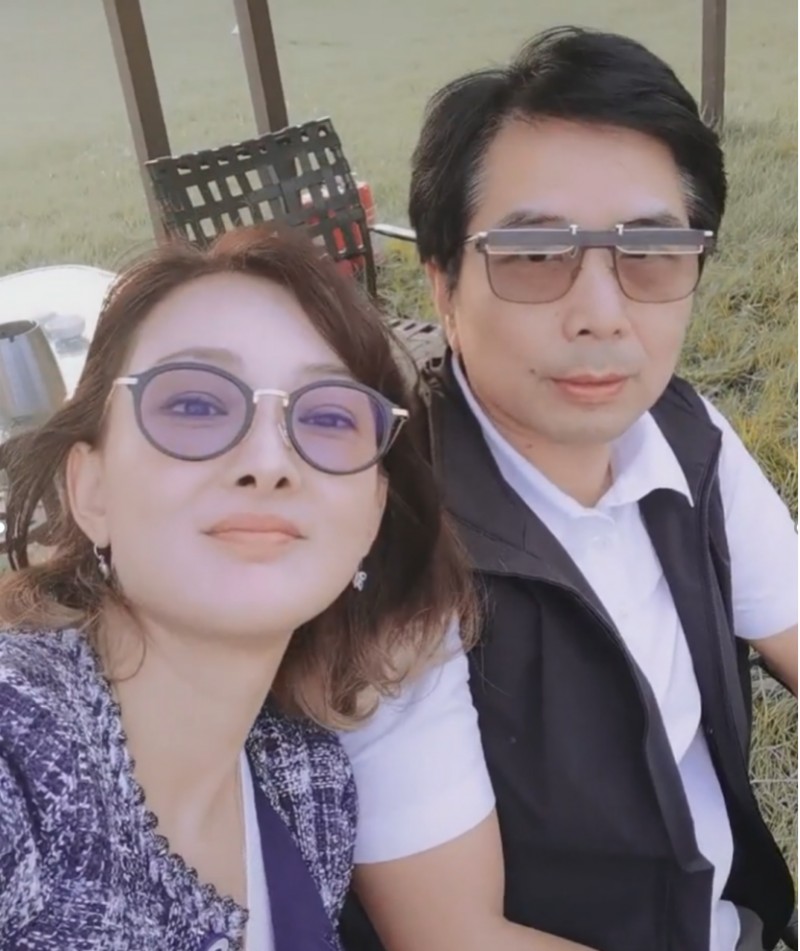 牛莉的丈夫是谁（47岁牛莉罕晒神秘老公）