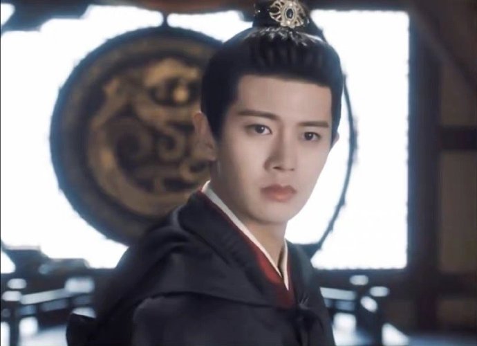 任嘉伦干嘛要和白鹿真亲，白鹿和任嘉伦吻戏会用替身吗