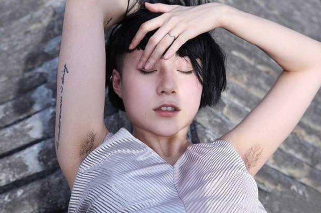 为什么明星的腋下都很光滑(明星的腋窝为什么那么光滑)  第3张