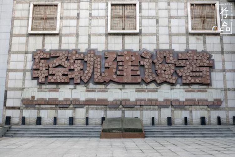 重庆轻轨还是单轨,单轨列车和轻轨的成本