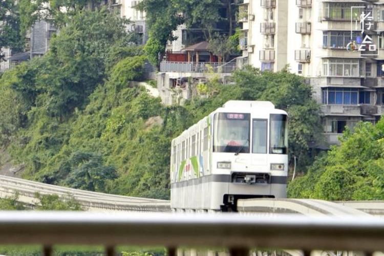 重庆轻轨还是单轨,单轨列车和轻轨的成本