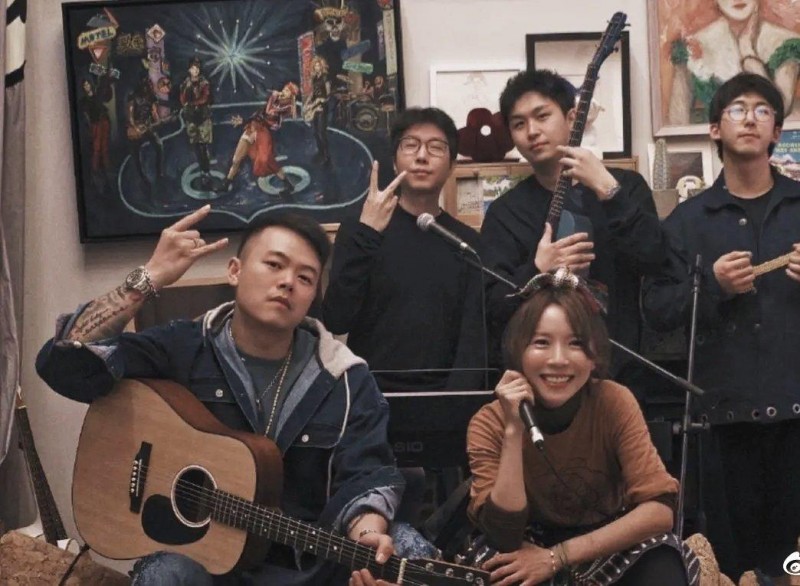 黄雅莉个人资料（黄雅莉罕曾与老公异地恋13年）