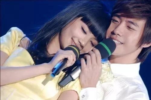 刘惜君俞灏明深情相拥（俞灏明方辟谣前女友不是杨幂）