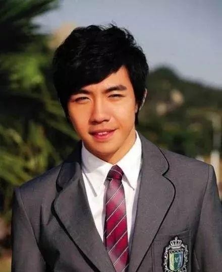 刘惜君俞灏明深情相拥（俞灏明方辟谣前女友不是杨幂）