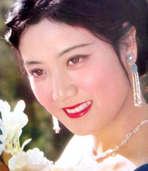 曾迷倒亿万国人的一代女神，塑造经典无数，如今移居海外安享晚年