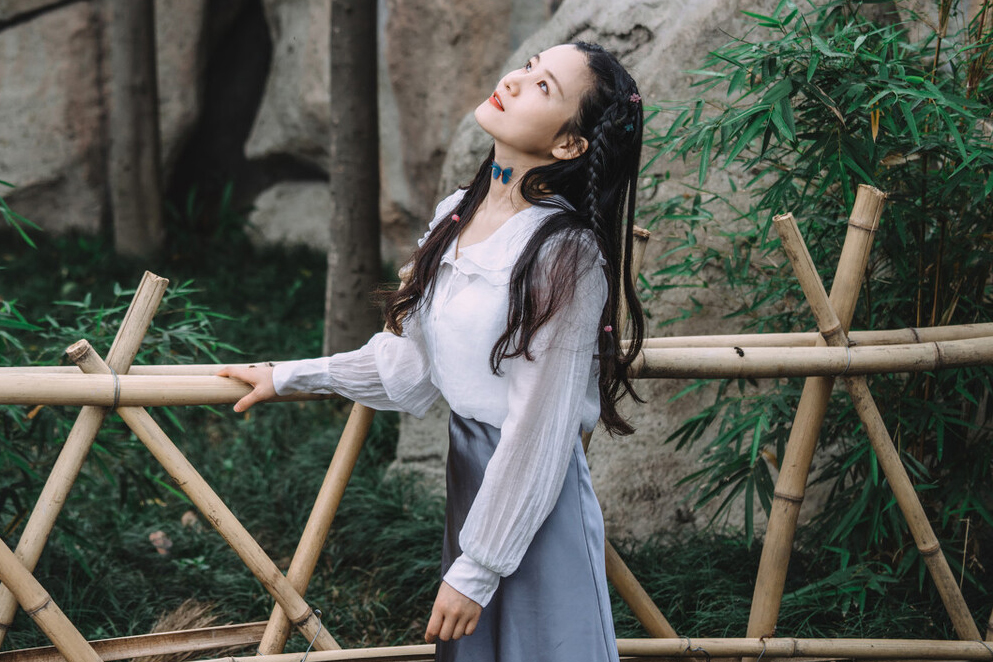 女生暗恋你的时候有什么眼神暗示（女同事暗恋你最准的表现）(图5)