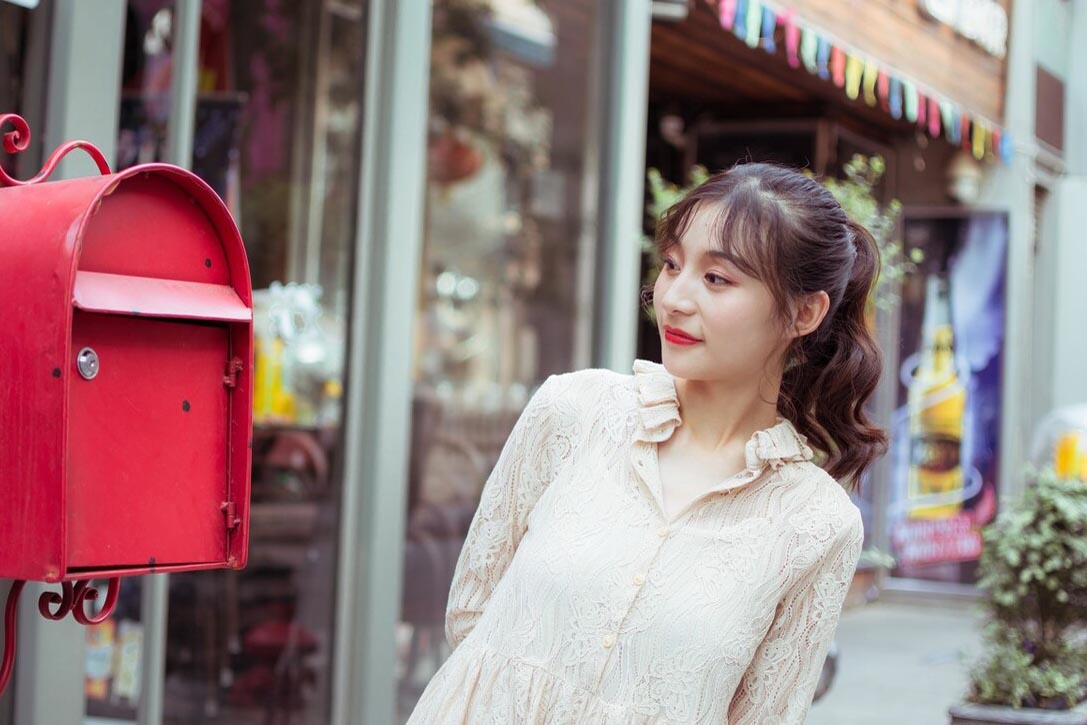 女生暗恋你的时候有什么眼神暗示（女同事暗恋你最准的表现）(图2)