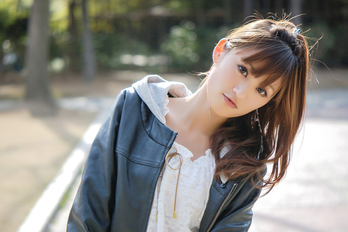 女生暗恋你的时候有什么眼神暗示（女同事暗恋你最准的表现）(图3)