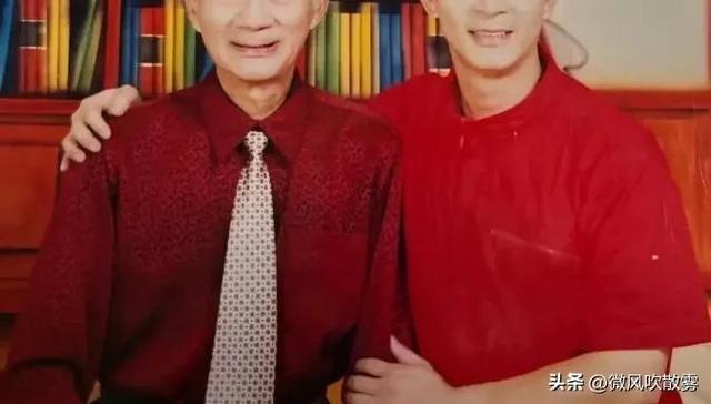 六小龄童哭灵（六龄童追悼会现场）(1)