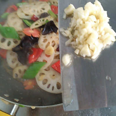 藕片怎么炒好吃（东古家味美食家常炒藕片）