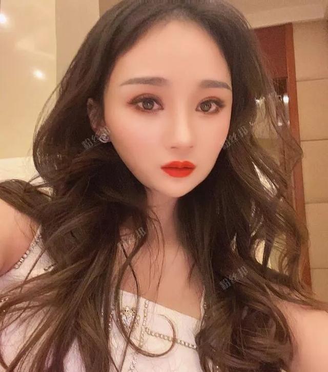 沈曼晒PS照“翻车”，脸部变形似外星人，网友：ET记得拉她进群