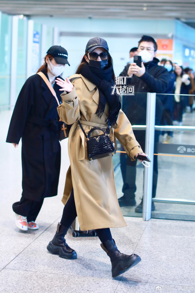 刘亦菲回国机场路透 不愧是神仙姐姐！ 