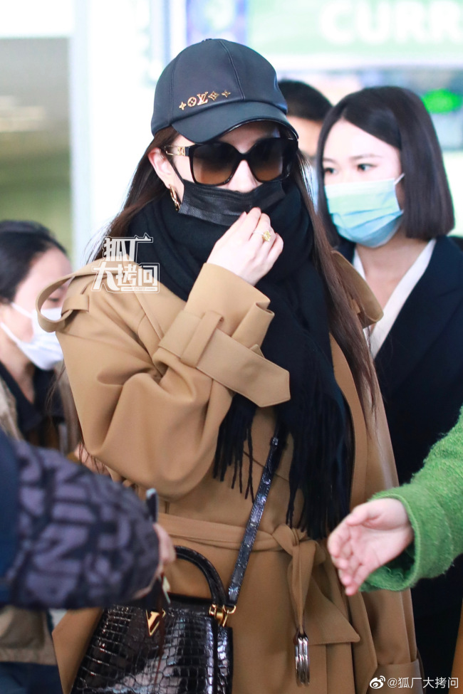 刘亦菲回国机场路透 不愧是神仙姐姐！ 