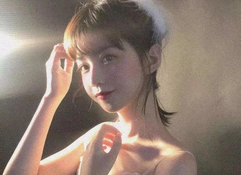 女朋友鲜花贺卡浪漫语 给女朋友送花留言感动