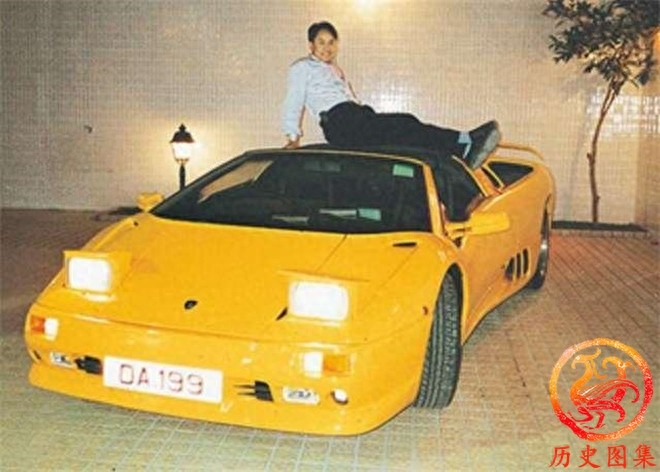 “贼王”张子强老照片：图二坐在跑车上，图九被押上警车开赴刑场