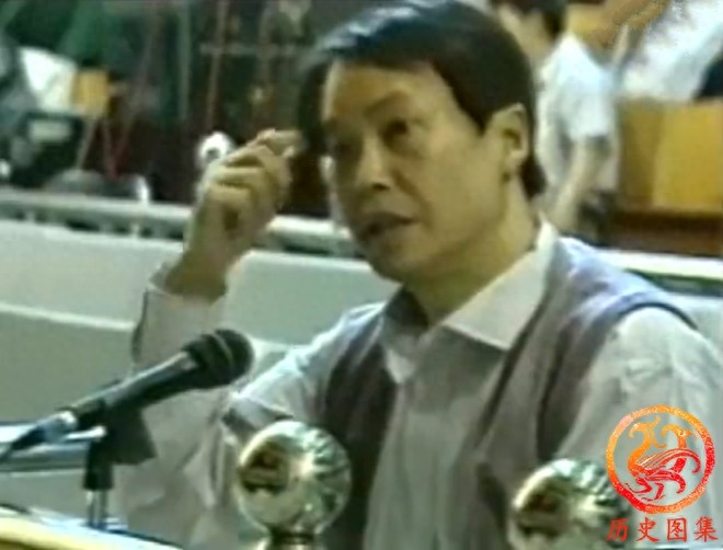 “贼王”张子强老照片：图二坐在跑车上，图九被押上警车开赴刑场