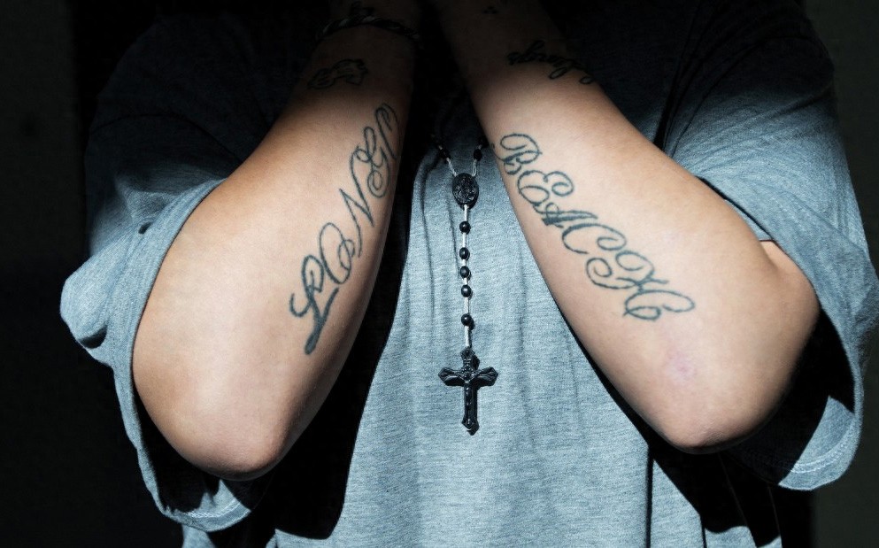 记录美国少管所里，那些缺爱少女的真实状态