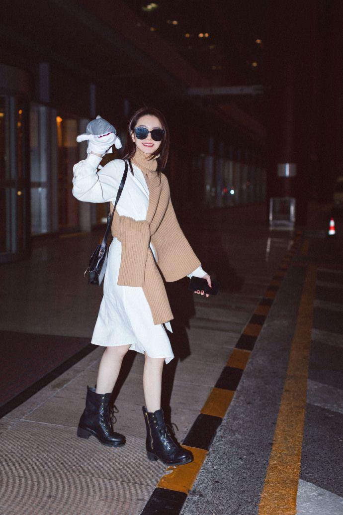 戚薇自曝体重53Kg,1米68的身高晒美照,网友:肉都藏到哪?