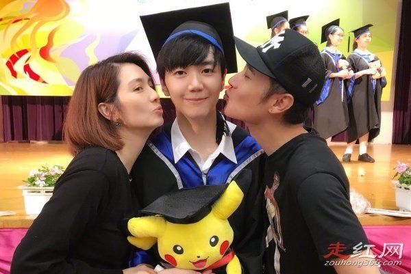 洪欣和张丹峰现在的婚姻是什么情况 香港的家好简陋