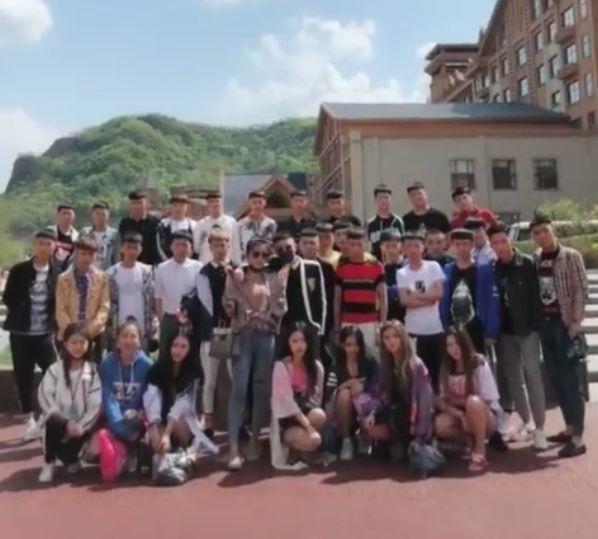 社会摇一哥牌牌琦酝酿复出，带领徒弟转型跳健身操